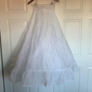 David Bridals Ball Gown Slip Size 4 NWT